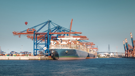 In Hamburg wird das größte deutsche Schifffahrtsregister digitalisiert.