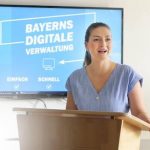 Bayerns Digitalministerin Judith Gerlach schaltet erste