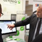 Das Unternehmen Ceyoniq zeigt an seinem Messestand auf dem ÖV-Symposium sein Lösungsportfolio rund um die E-Akte.