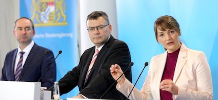 Bei der Pressekonferenz zum Digitalkabinett am 11. Februar 2020 wird Bayerns 12-Punkte-Plan zum bürgerorientierten Servicestaat vorgestellt.