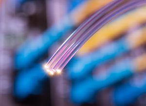 Dank digitalem Antrags- und Genehmigungsverfahren sollen in Hessen und Rheinland-Pfalz Glasfaserinfrastrukturen künftig schneller verlegt werden können.