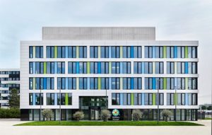 Wolters Kluwer (hier der deutsche Hauptsitz in Hürth) liefert Diktier-Workflow-Lösung an rheinland-pfälzische Justiz.