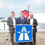 Die Autobahngesellschaft des Bundes und die Telekom starten eine Kooperation für flächendeckenden Breitband-Mobilfunk entlang des Autobahnnetzes.