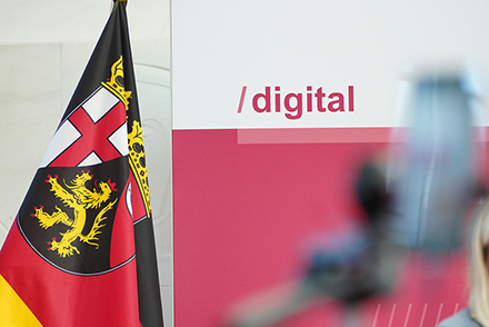 Rheinland-Pfalz: Die neue Digitalstrategie beschreibt die Vision der Landesregierung für 2030 und einen Steuerungsprozess für die Digitalprojekte der Landesverwaltung.