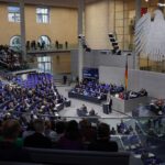 Das Bild zeigt den Plenarsaal des Deutschen Bundestags.