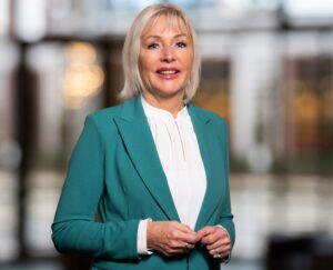 Das Bild zeigt Kristina Sinemus, Ministerin für Digitalisierung und Innovation in Hessen.