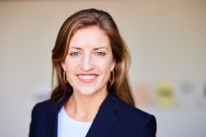 Das Bild zeigt Tabea Breternitz, die das Public-Sector-Team von Trend Micro verstärkt.