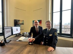 Leitender Oberstaatsanwalt der Staatsanwaltschaft Dresden Wolfgang Schwürzer; Polizeipräsident der Polizeidirektion Dresden Lutz Rodig 