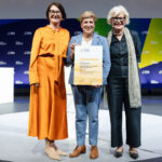 ZIA-Präsidentin Iris Schöberl, Ministerin Nicole Razavi und die Juryvorsitzende Barbara Ettinger-Brinckmann bei der ZIA-Preisvergabe.