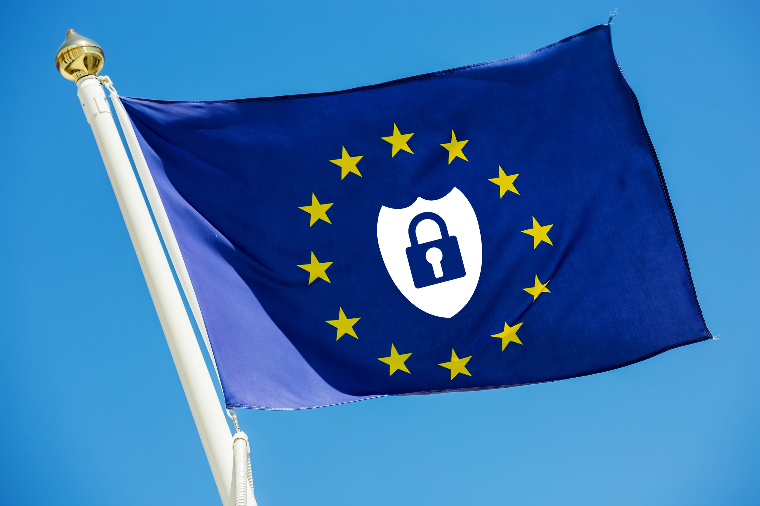 EU-Flagge mit einmontiertem Schloss-Icon.