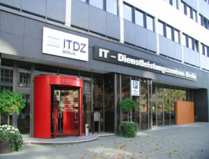 Eingangstür des ITDZ Berlin
