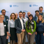 Gruppenbild der Teilnehmenden an der Sitzung des Kommunalgremiums.