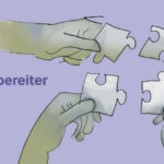 Zeichnung von vier Händen, die je ein Puzzleteil hält, die zusammengeführt werden. Daneben steht ÖFIT-Wegbereiter geschrieben.