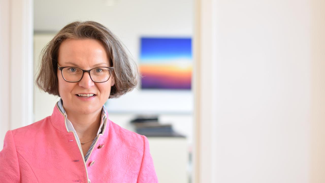 Porträt Ina Scharrenbach