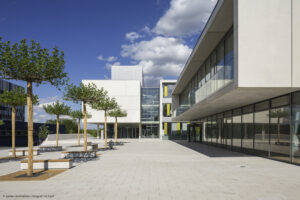 Blick auf den Instituts- und Hörsaalkomplex des Fachbereichs Chemie.