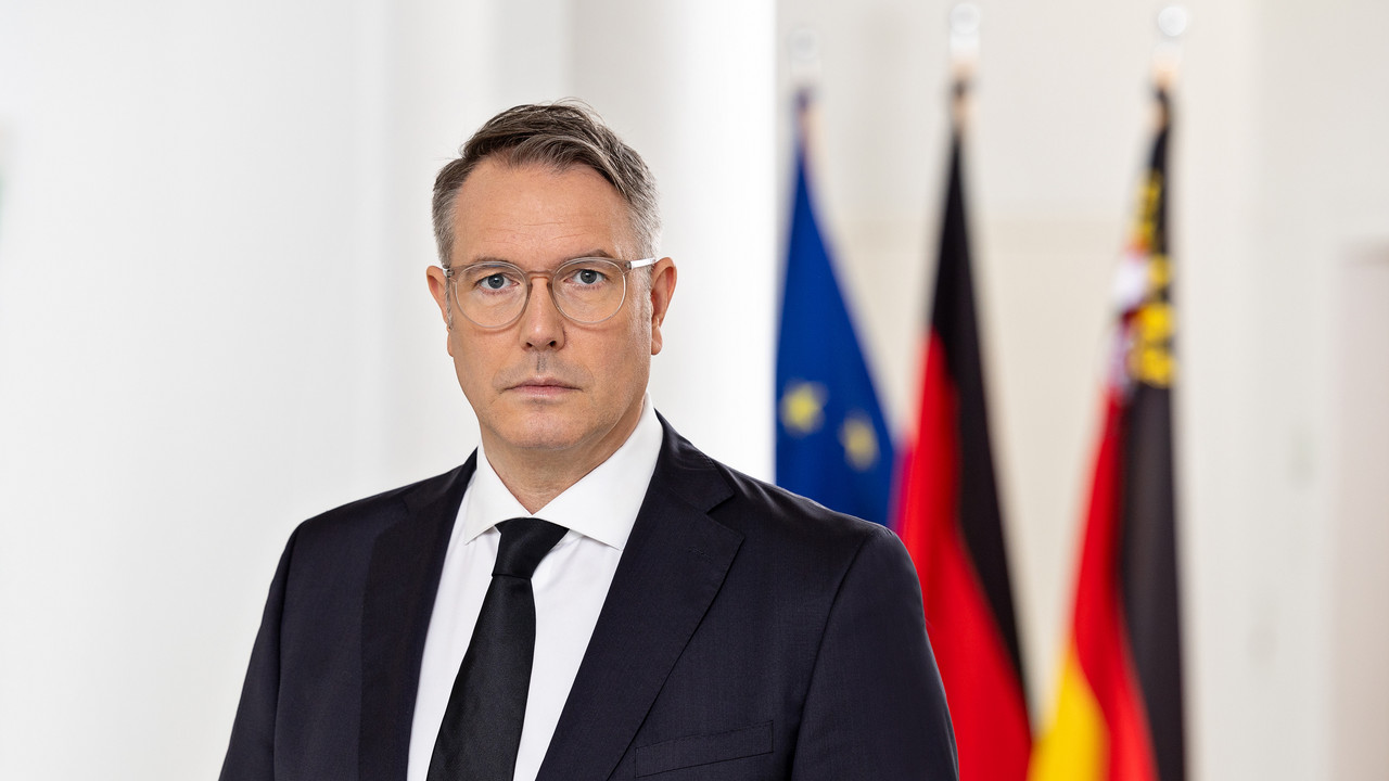 Offizielles Porträt von Alexander Schweitzer