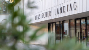 Außenansicht des Eingangsbereichs des Hessischen Landtags