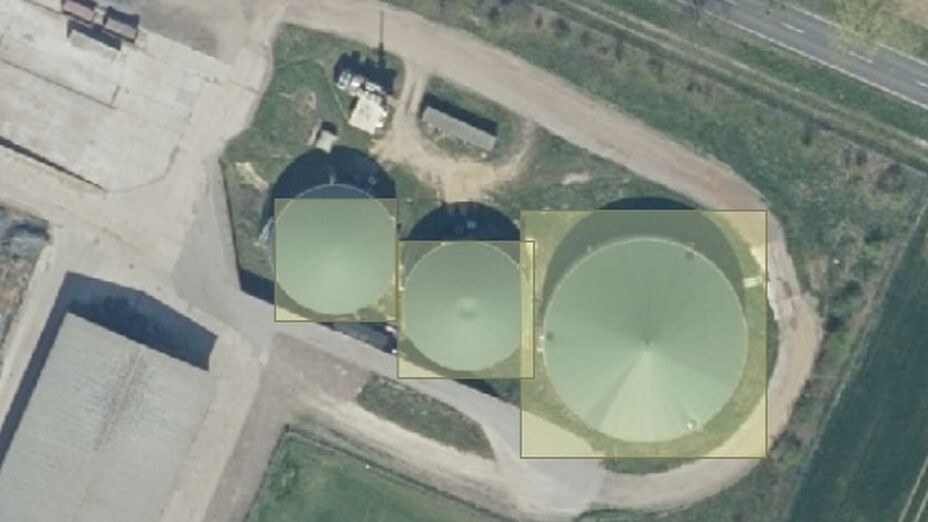 Luftbild von Biogasanlagen