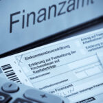 Ordner mit Namen Finanzamt und Steuererklärung