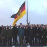 Am Rande der Sitzung fand der diesjährige Kaminabend auf dem Einsatzgruppenversorger "Frankfurt am Main" der Deutschen Marine statt.