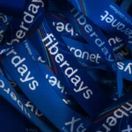 Ein Haufen Werbe-Lanyards der Kongressmesse fiberdays