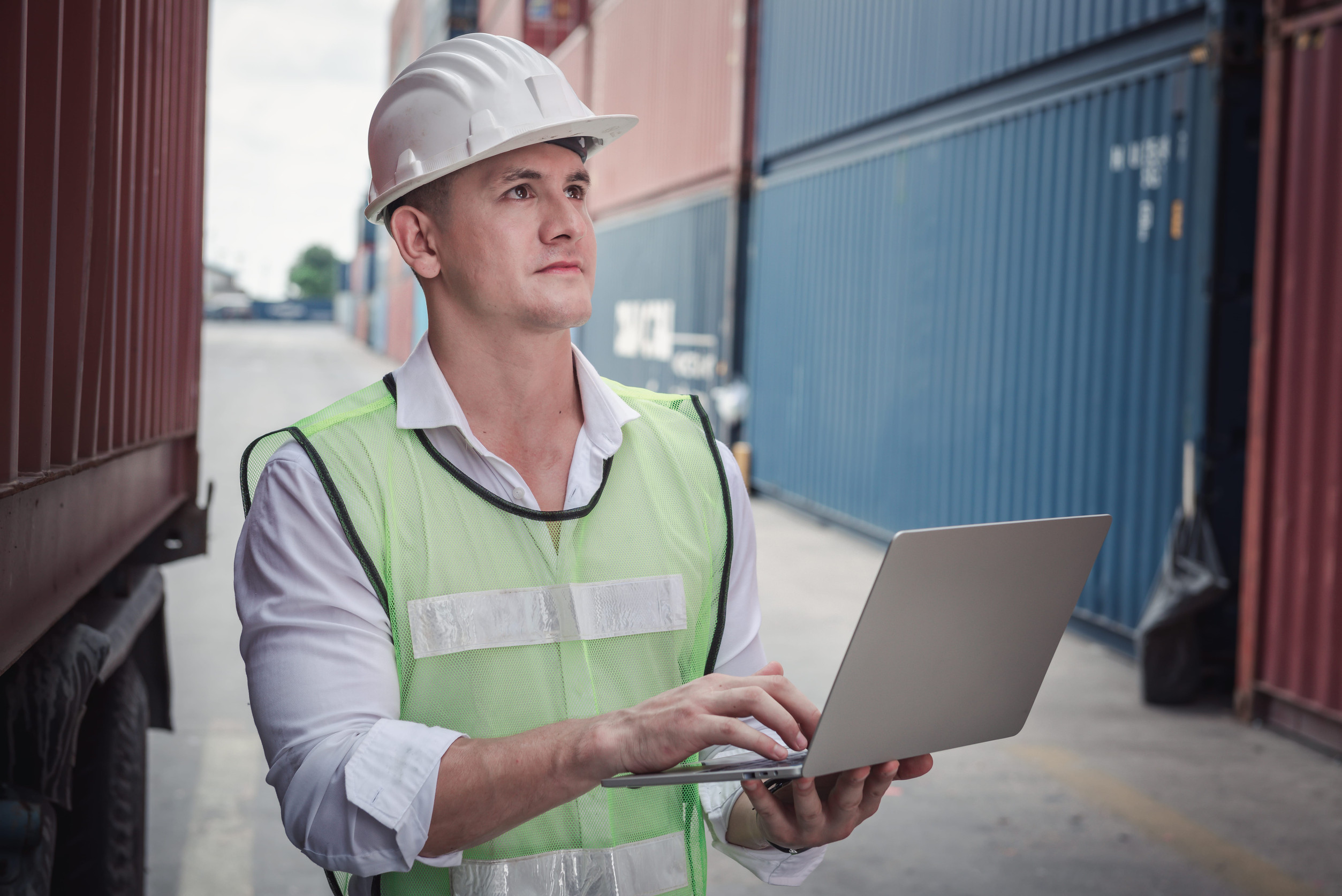 Überwachung des Imports und Exports von Containern, Kontrolle von Handelscontainern.