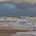 starke Wellen, Wind, Sonnenaufgang