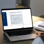 Frau vor Laptop_LLMoin-pilot-SH