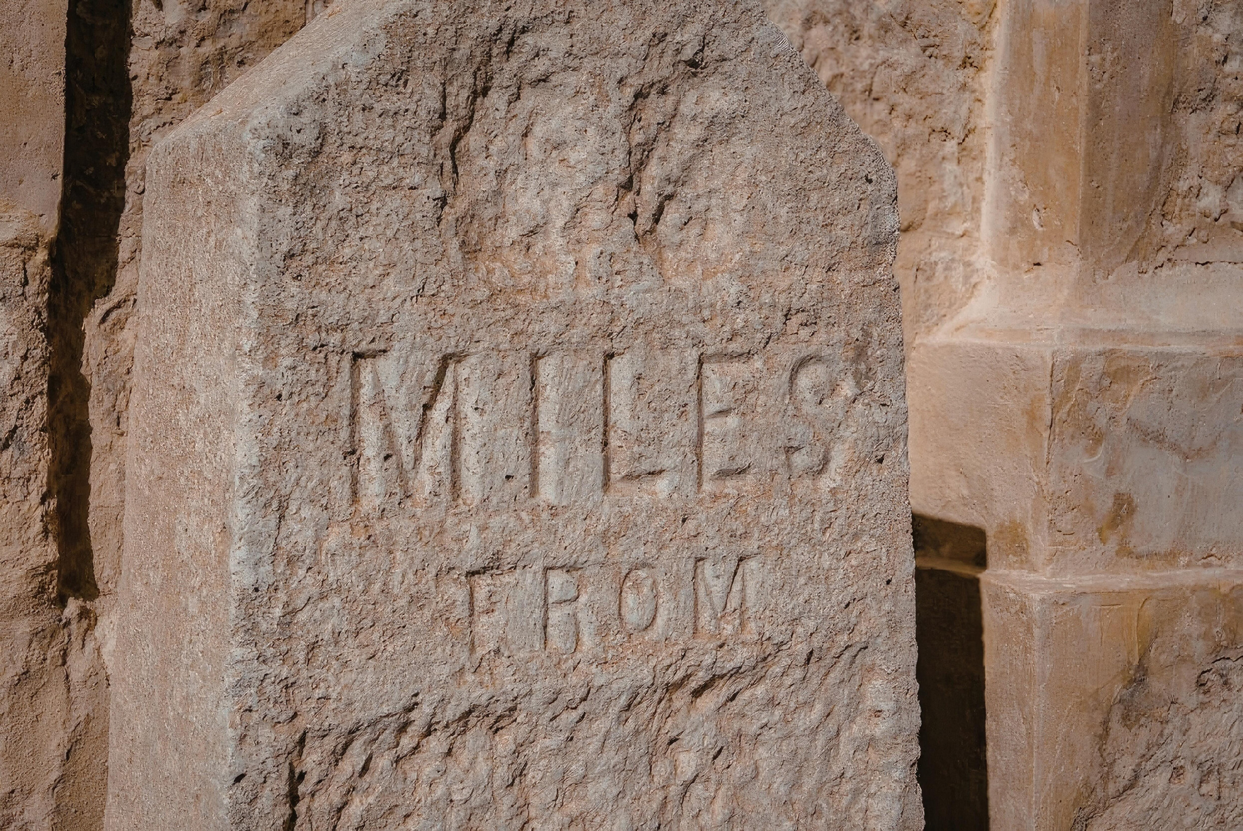 Tatsächlicher Meilenstein aus Sandstein, Nahaufnahme