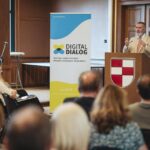 Thüringens Digitalminister Steffen Schütz im Dialog mit Bürgern
