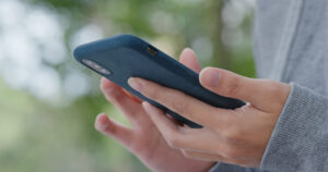 Hände mit Smartphone